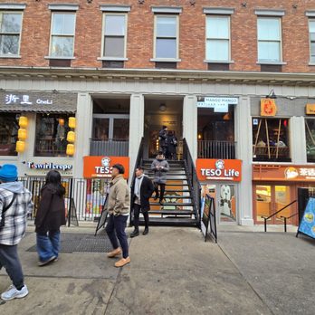 Cheli - Entrance - Shanghainese Near Me - New York, New York