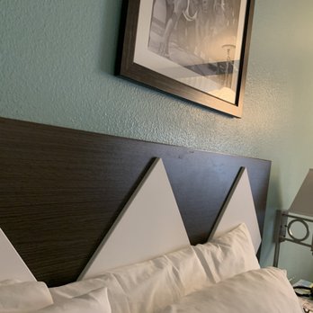 Kings Inn San Diego - Not so clean headboard - San Diego, CA