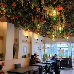 Chemistry & Botanic's - Inside has plenty of seating and is very clean.