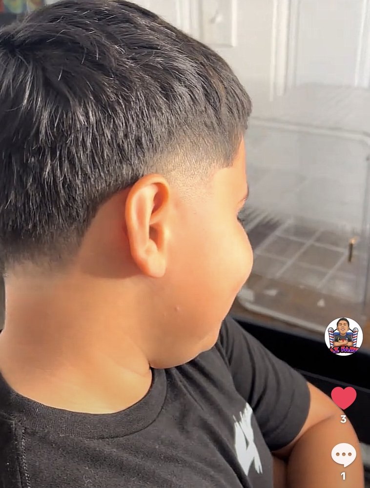 Hot shot Barbershop Logo