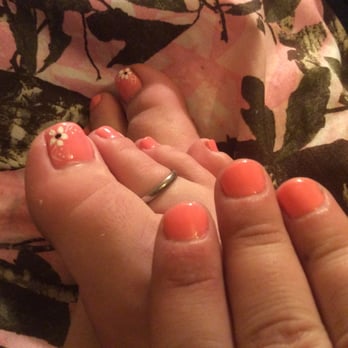 Flower Nails - Nail Salons Near Me - Fair Oaks, California