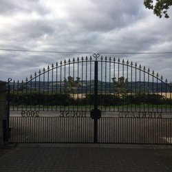 Kirkland Country House - The gate I mentioned in my review