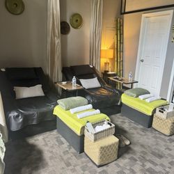 Bucca Reflexology & Foot Spa - Chairs for reflexology