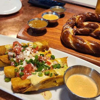 Finney's Crafthouse - Burbank - New American Near Me - Burbank, California
