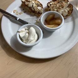 Le Peep - Gooey Buns