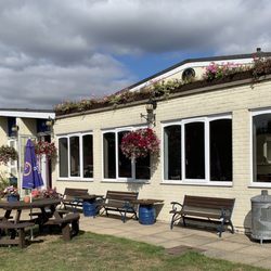 Silver Fox - Front garden area