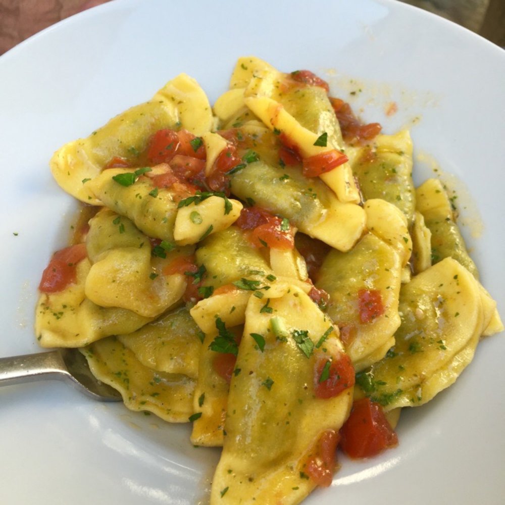 Pizzeria Nonni - Asparagus ravioli with fresh made pasta and olive oil tomatoes and basil, our favorite dish - Restaurants Near Me - Lourmarin, 84