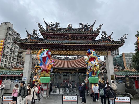 Lungshan Temple by null
