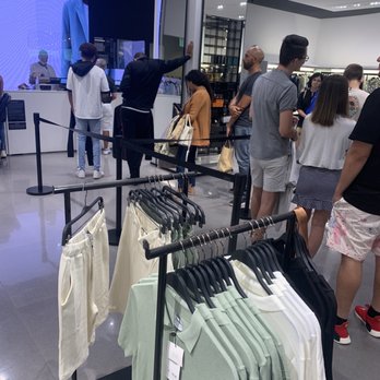 Zara - For this long lines on the register customers bring not fitted close back - Men's Clothing Near Me - Aventura, Florida Zara - For this long lines on the register customers bring not fitted close back - Men's Clothing Near Me - Aventura, Florida