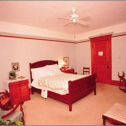 Victoria-On-Main Bed & Breakfast