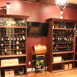 Grapes & Grains - Reserve Room with Skype TV for chats with WineMakers