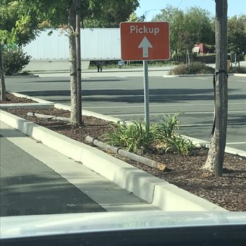 Walmart Supercenter - Sign guiding you to grocery curbside pick up - Grocery Near Me - Suisun City, California Walmart Supercenter - Sign guiding you to grocery curbside pick up - Grocery Near Me - Suisun City, California