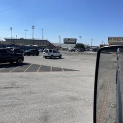Josh Davis Natatorium & Bill Walker Pool - Plenty of bus parking!!