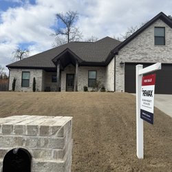 Gelinda Mudgett - ReMax Ultimate - For Sale in Benton. Beautiful home 7717 S Shoreline 499k
Offered by REMAX Ultimate Gelinda Mudgett 501.514.5379
