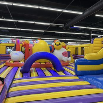 FUNBOX - Sacramento - A bouncy castle - Amusement Parks Near Me - Sacramento, California FUNBOX - Sacramento - A bouncy castle - Amusement Parks Near Me - Sacramento, California
