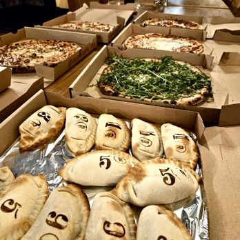 La Roulotte - Empanadas - Pizza Near Me - Chamonix-Mont-Blanc, 74