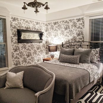Old Oak Inn - North room - Bed & Breakfast Near Me - Marion, Indiana