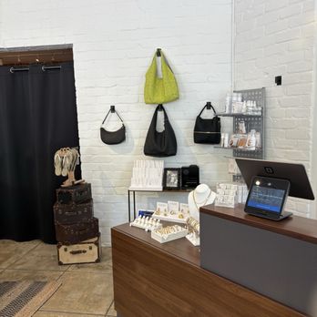 Maison Garrison - Accessories Near Me - Claremont, California