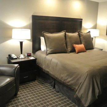 Aspen Select - Newly remodeled King Room with Recliner - Hotels Near Me - Rochester, Minnesota