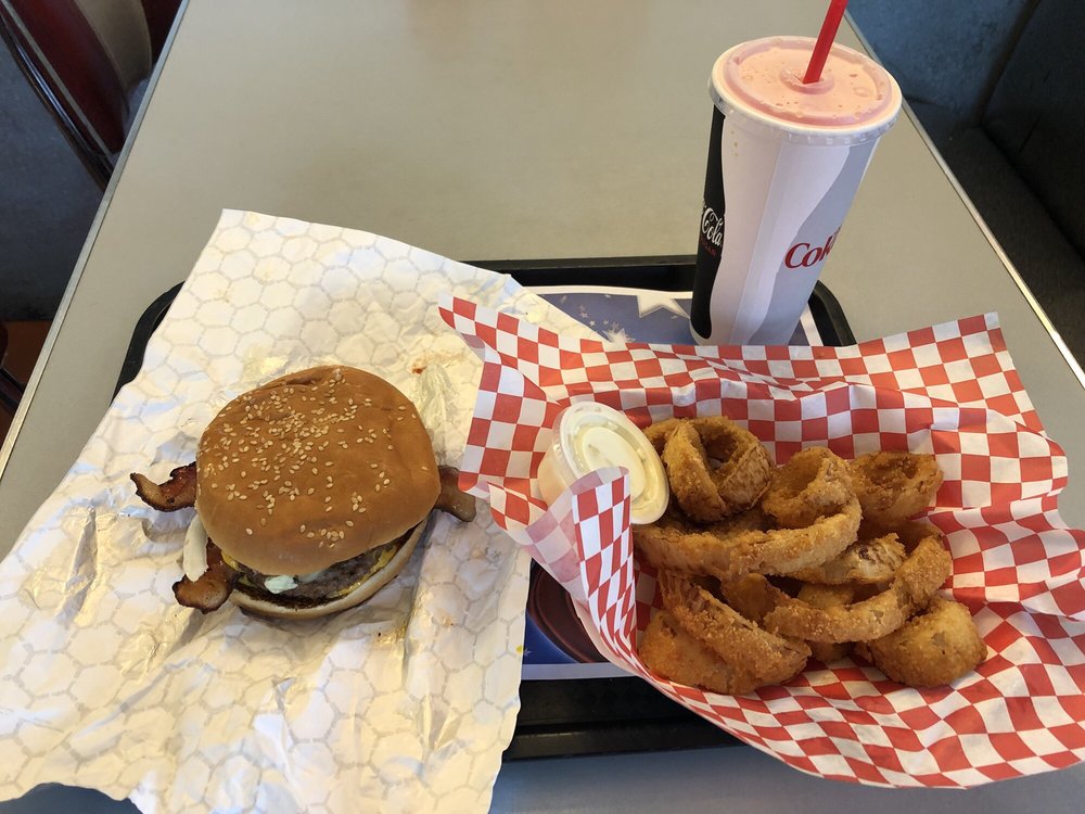 MIKIE’S 104 Photos & 222 Reviews Burgers 4532 Evergreen Way