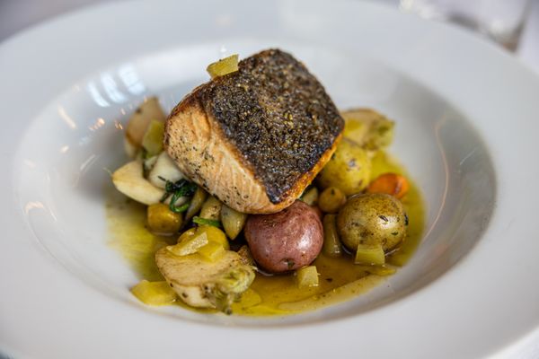 Resto L'Antoinette French American Bistro by null