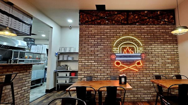 Benji’s Woodfire Pizza by null