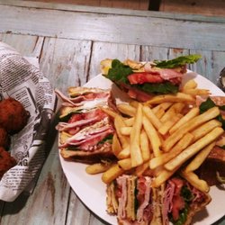 Landshark Seafood & Oyster Bar