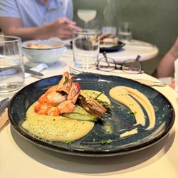Peixola - Tiger shrimp, kimchi mayo & truffle puree