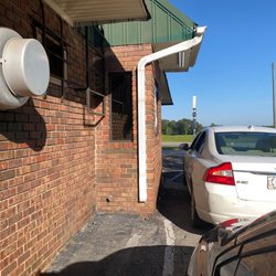 Country House Restaurant - Longest drive thru ever!