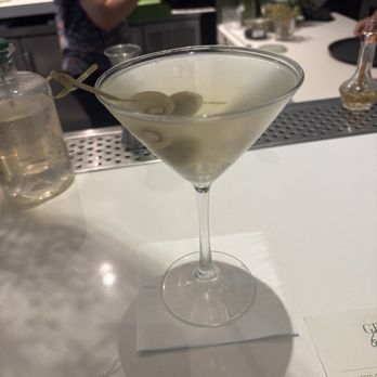 Grapefruit Basil Restaurant - dirty martini - New American Near Me - Indian Wells, California