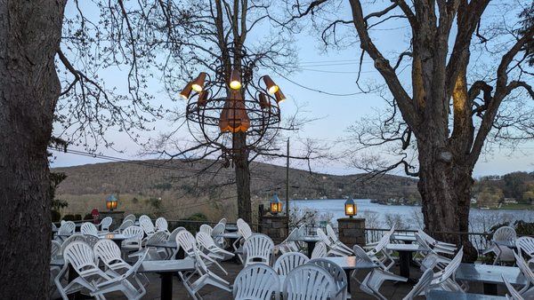 The Hopkins Inn & Restaurant by null