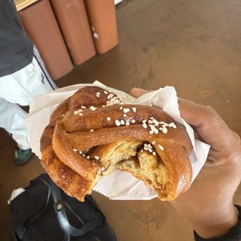 Bueno Days - Cardamom bun - Cafes Near Me - Chicago, Illinois