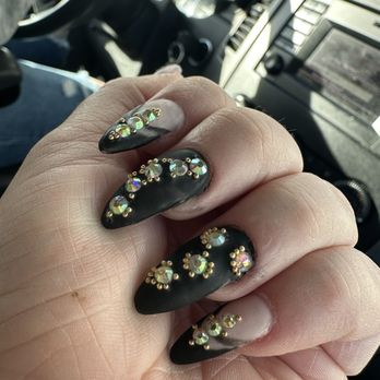 Cute Nail & Spa - Black acrylic applied horribly(patchy and on my fingers) - Nail Technicians Near Me - Kennewick, Washington