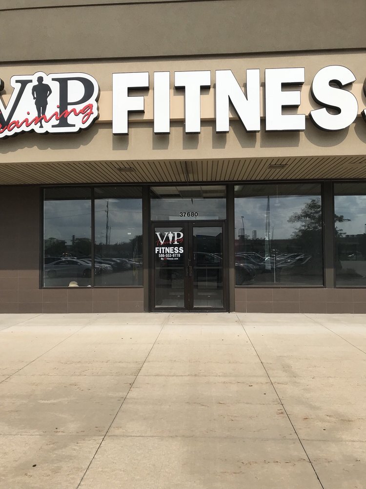 VIP fitness sterling heights Logo