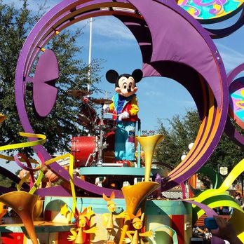 Mickey's Soundsational Parade - Hi Mickey! - Amusement Parks Near Me - Anaheim, California