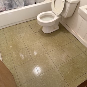 A+ Service Hawaii - Cleaned Bathroom floors and toilet - Lawn Services Near Me A+ Service Hawaii - Cleaned Bathroom floors and toilet - Lawn Services Near Me