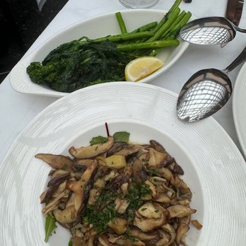 Casa Stellina - side of broccolini and mushrooms - also perfect :) - Pizza Near Me - Farmingdale, New York Casa Stellina - side of broccolini and mushrooms - also perfect :) - Pizza Near Me - Farmingdale, New York