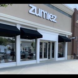 Zumiez - Front of store