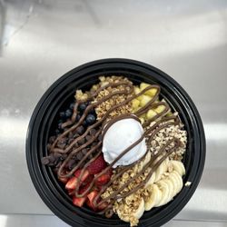 Trailhead Bowls - Protein waffle with topings