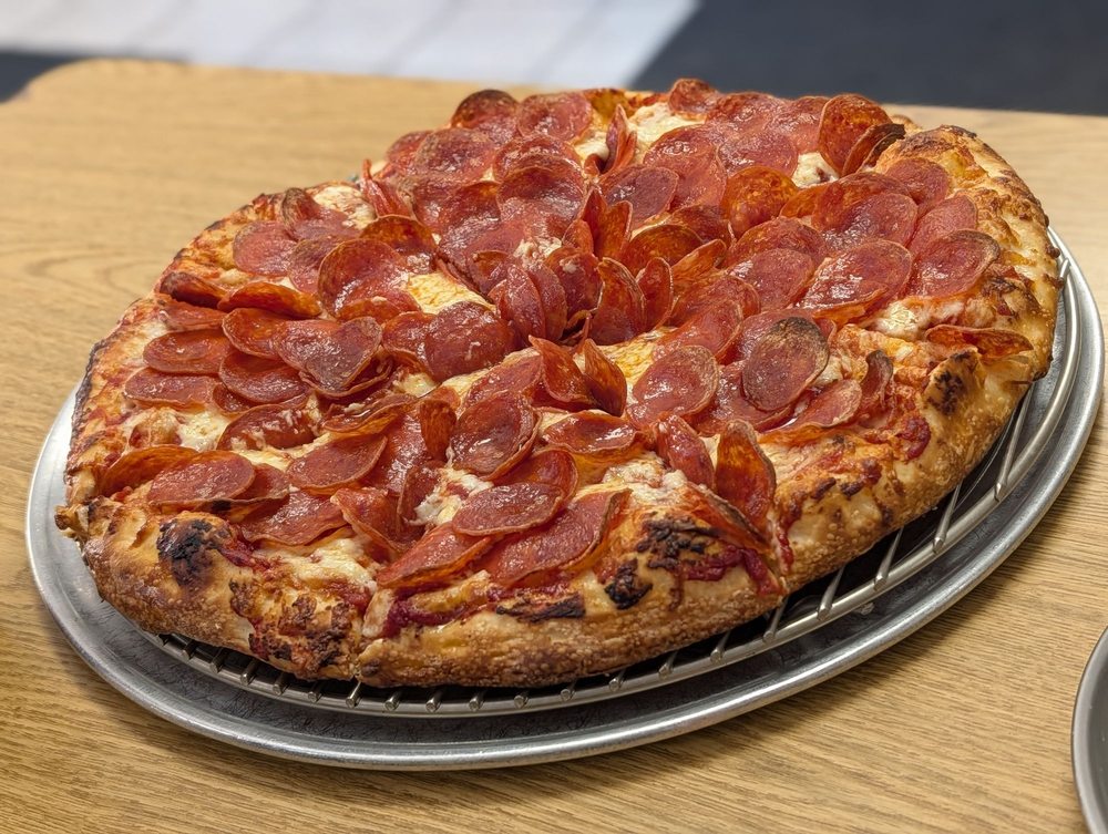 Pine Grove Pizza Logo