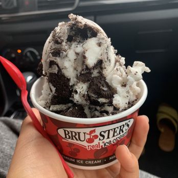 Bruster's Real Ice Cream - Medium vegan cookies cup - Ice Cream & Frozen Yogurt Near Me - Columbus, Georgia