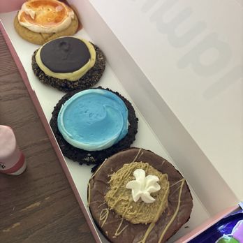Crumbl - Burbank - Bakeries Near Me - Burbank, California