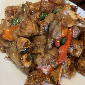 Thai Ghang Waan - 35. Drunken Noodle Chicken - Thai Near Me - Springfield, Virginia Thai Ghang Waan - 35. Drunken Noodle Chicken - Thai Near Me - Springfield, Virginia