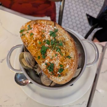 EMC Seafood & Raw Bar - Manila clams with garlic bread - Seafood Near Me - San Jose, California EMC Seafood & Raw Bar - Manila clams with garlic bread - Seafood Near Me - San Jose, California