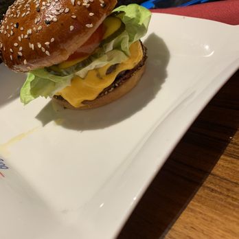 Gordon Ramsay Burger Las Vegas - Backyard burger - Burgers Near Me - Las Vegas, Nevada Gordon Ramsay Burger Las Vegas - Backyard burger - Burgers Near Me - Las Vegas, Nevada