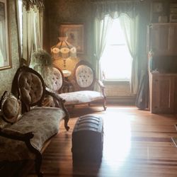 Fainting Goat Island Inn