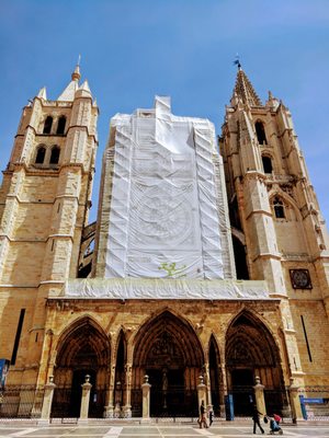 León Cathedral by null