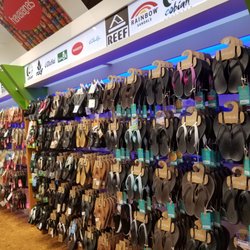 Flip Flop Shops - Lihue - ...and more slippahs!