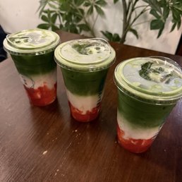 Strawberry matcha latte iced Strawberry matcha latte iced