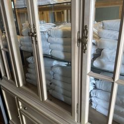 Medico Professional Linen Service - Clean sheets.